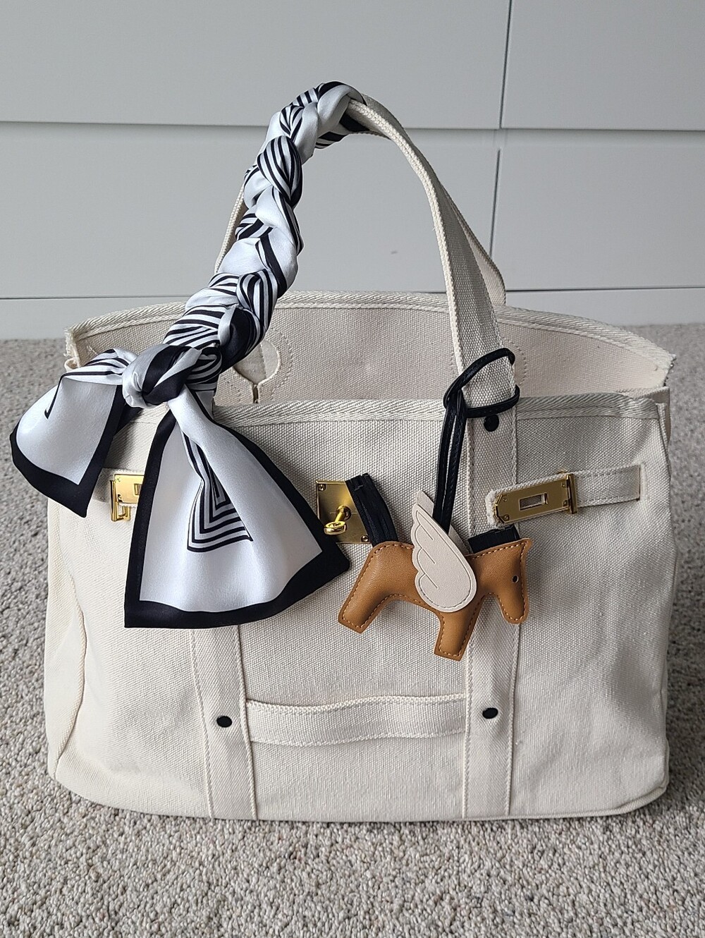 NWOT Velantra "Boatkin" tote w/ horsey and twilly